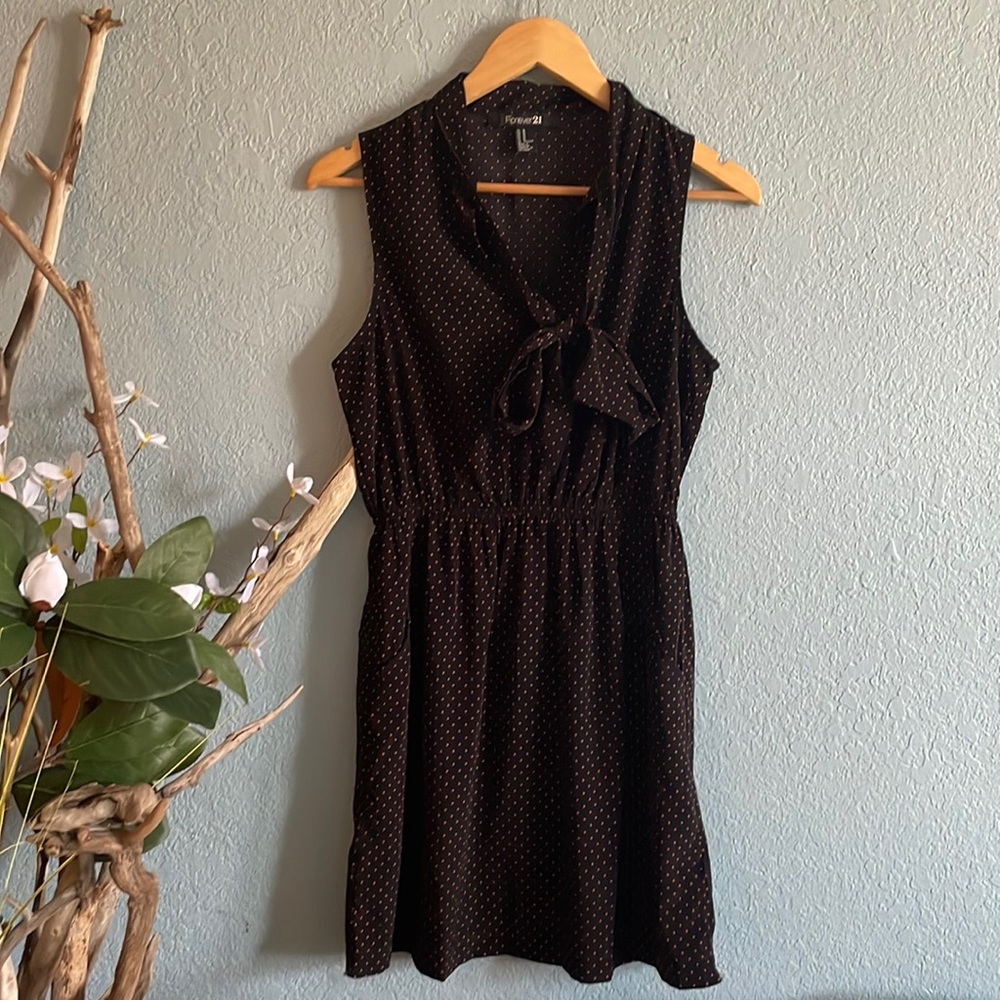 Polka dot sleeveless dress WITH POCKETS! Medium